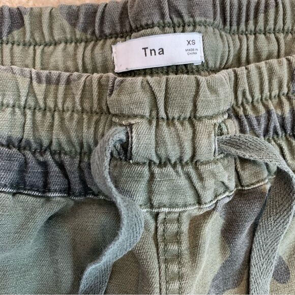Aritzia TNA Twin Falls camo cargo jogger pants size XS - Picture 4 of 10